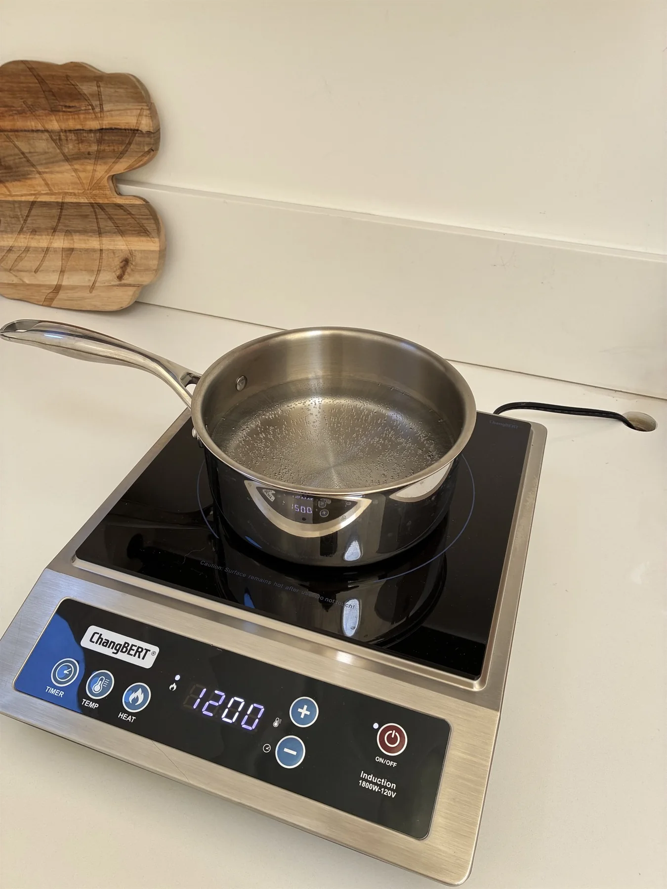 Induction cooktop with saucepan