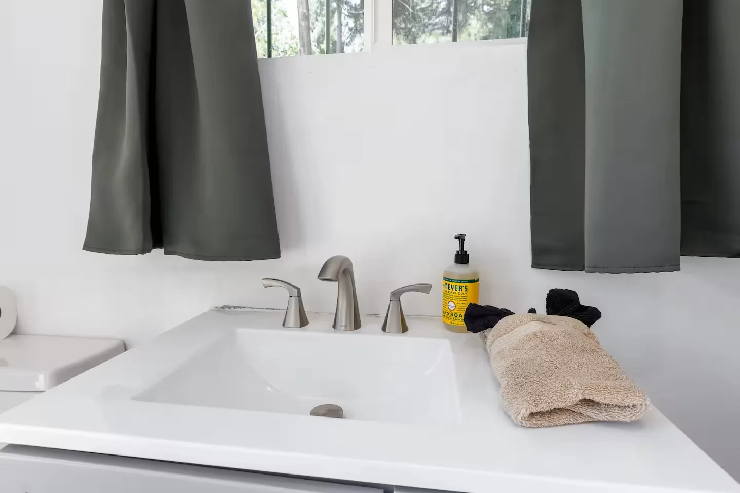 Bathroom vanity with towels and mirror